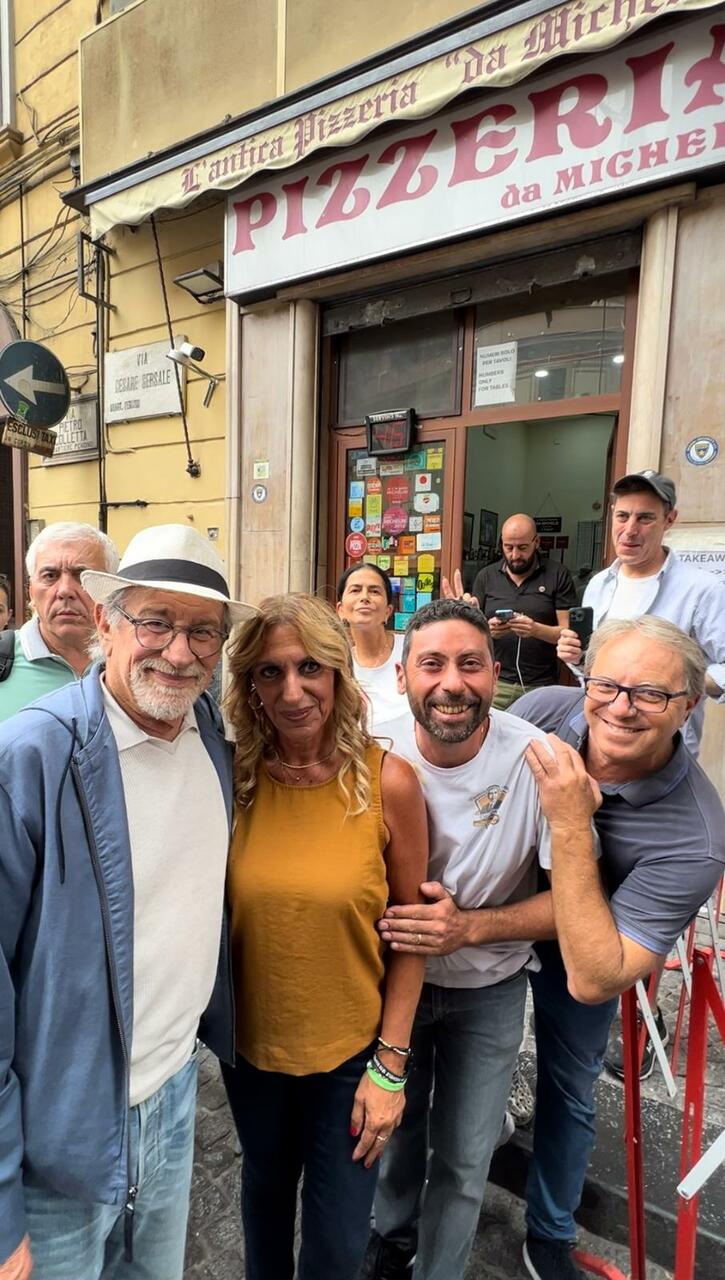 Steven Spielberg a Napoli pizza da Michele per il grande regista